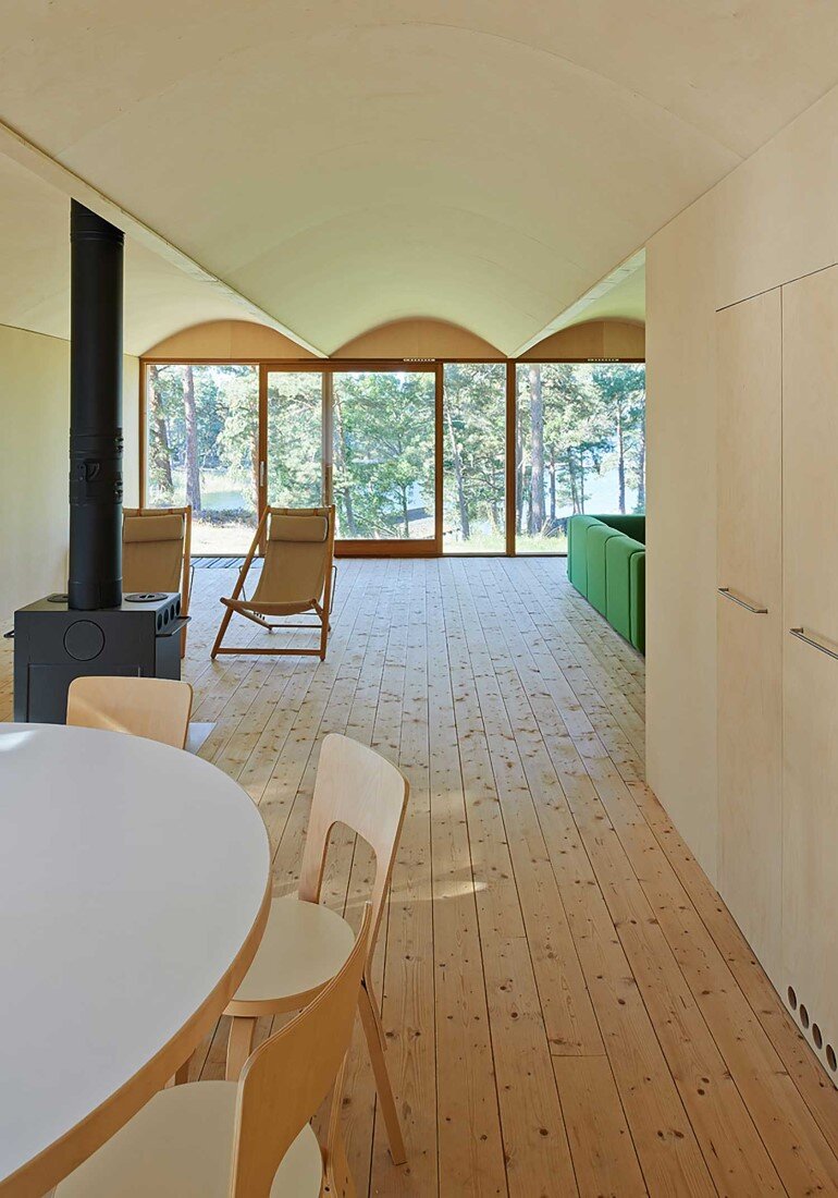 Classic Nordic Cabin - Husarö House by Tham & Videgård Arkitekter (10)