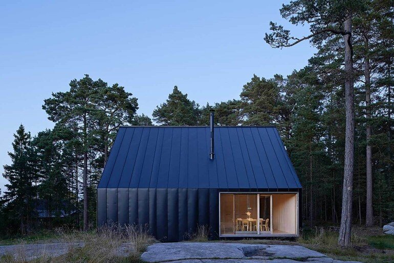 Classic Nordic Cabin - Husarö House by Tham & Videgård Arkitekter (2)