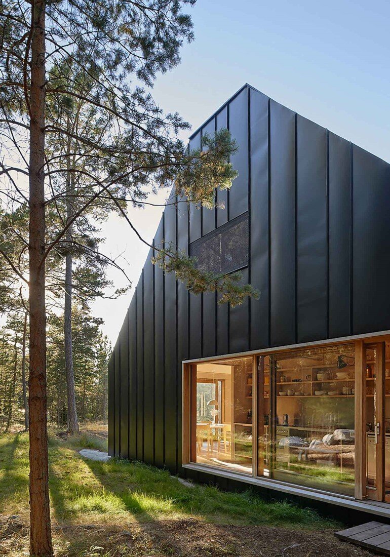 Classic Nordic Cabin - Husarö House by Tham & Videgård Arkitekter (6)