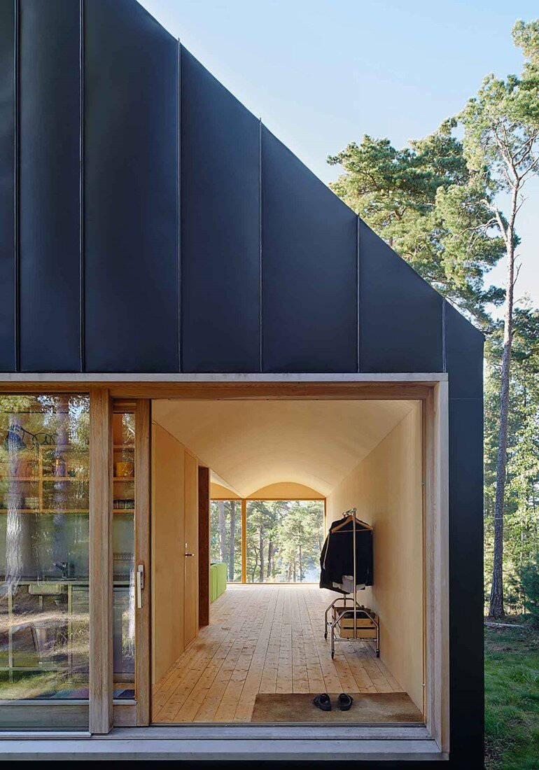 Classic Nordic Cabin - Husarö House by Tham & Videgård Arkitekter (7)