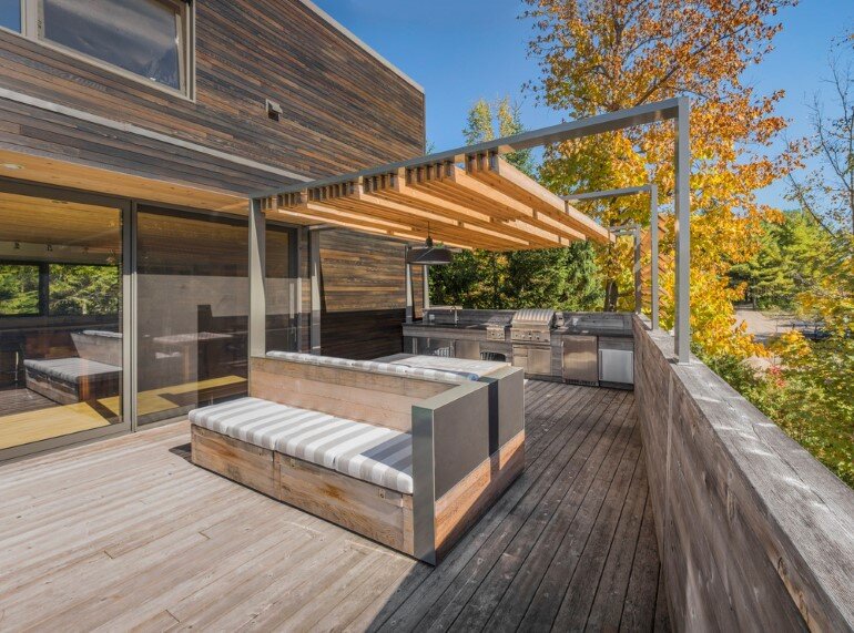 Contemporary Patio for Festive Gatherings with Friends and for Family Relaxation (2)