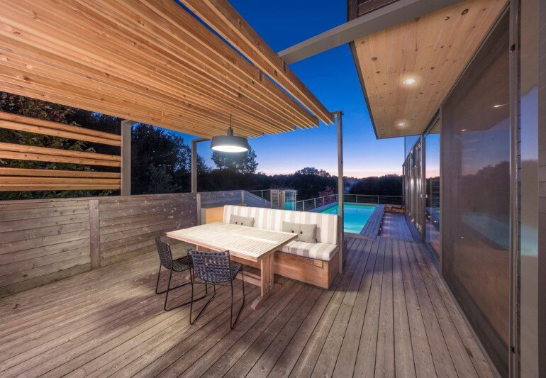 Contemporary Patio for Festive Gatherings with Friends and for Family Relaxation (6)