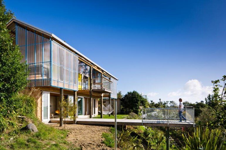 Dogbox is a House on a Steep Whanganui Hillside New Zealand (21)