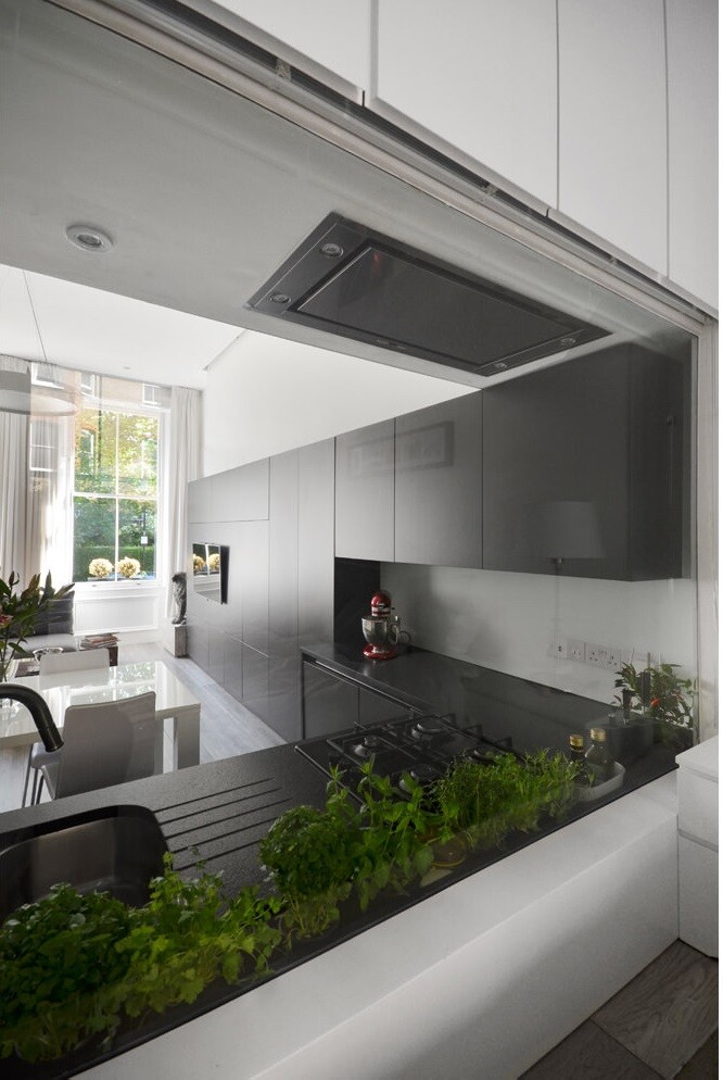 Nevern Square Apartment Has a Highly Optimized and Bespoke Design (15)