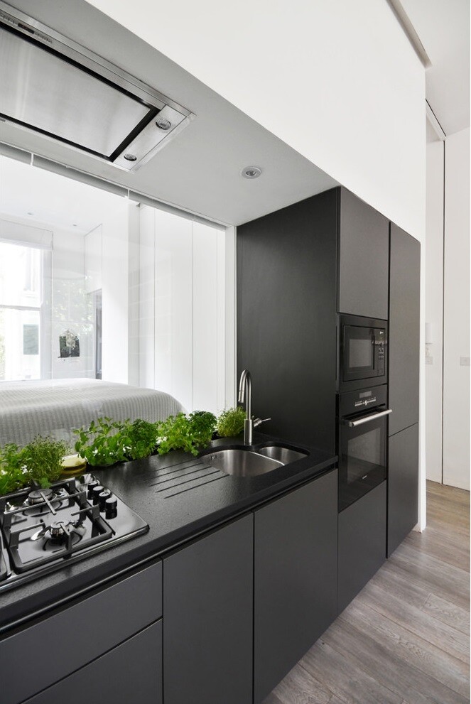 Nevern Square Apartment Has a Highly Optimized and Bespoke Design (18)