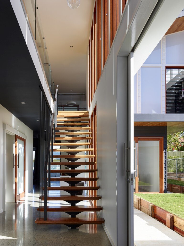 Nundah House Has Simple Forms Balanced with Contrasting Colours 5