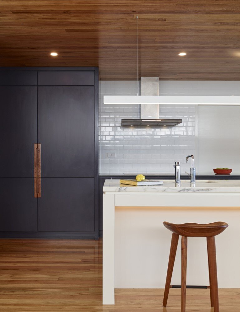 Nundah House Has Simple Forms Balanced with Contrasting Colours 4