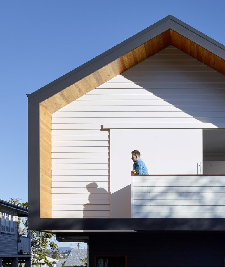 Nundah House Has Simple Forms Balanced with Contrasting Colours 8