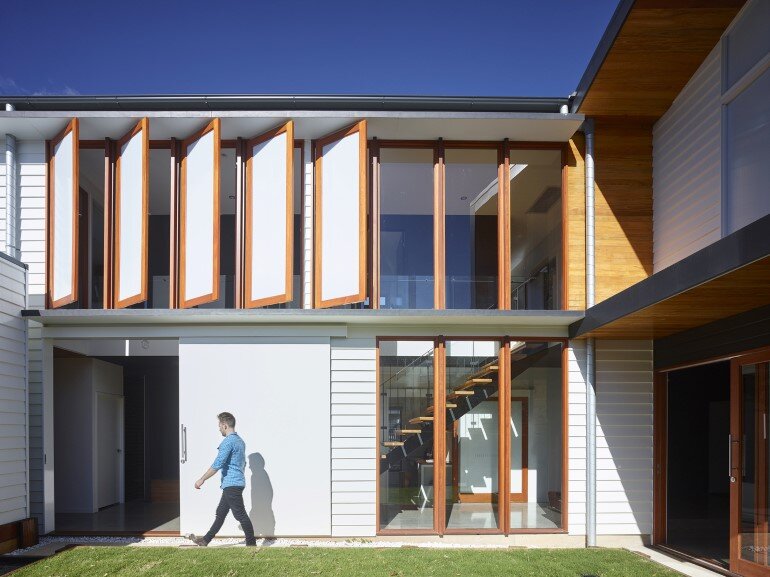 Nundah House Has Simple Forms Balanced with Contrasting Colours 8
