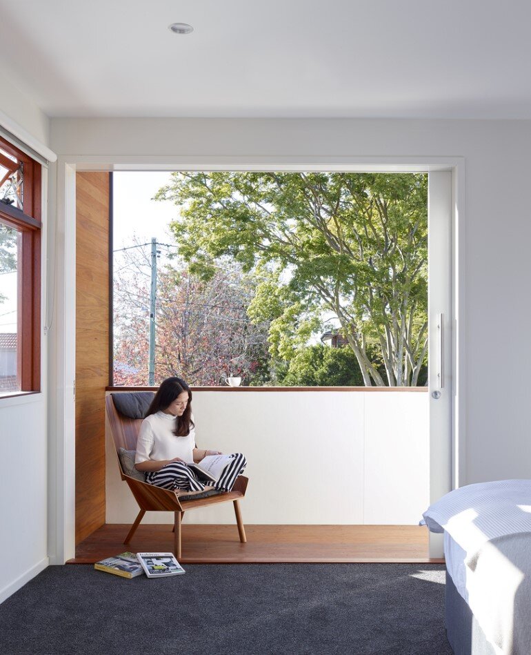 Nundah House Has Simple Forms Balanced with Contrasting Colours 6