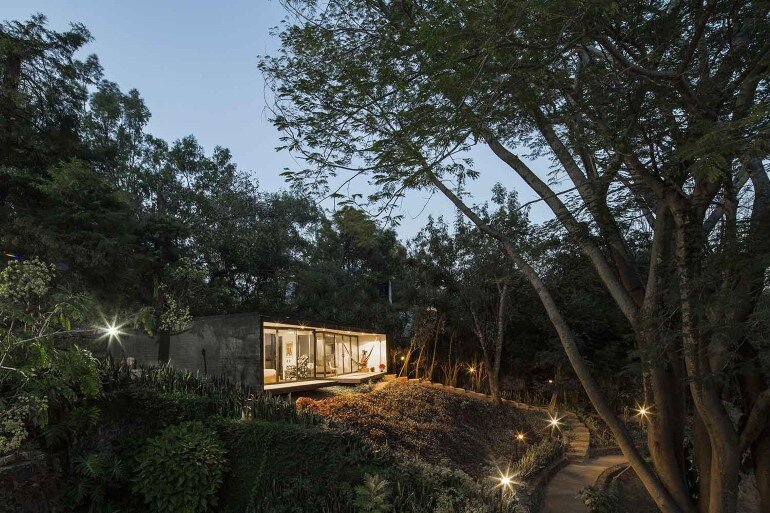 This mexican bungalow is conceived as a refuge in an idyllic jungle site (10)