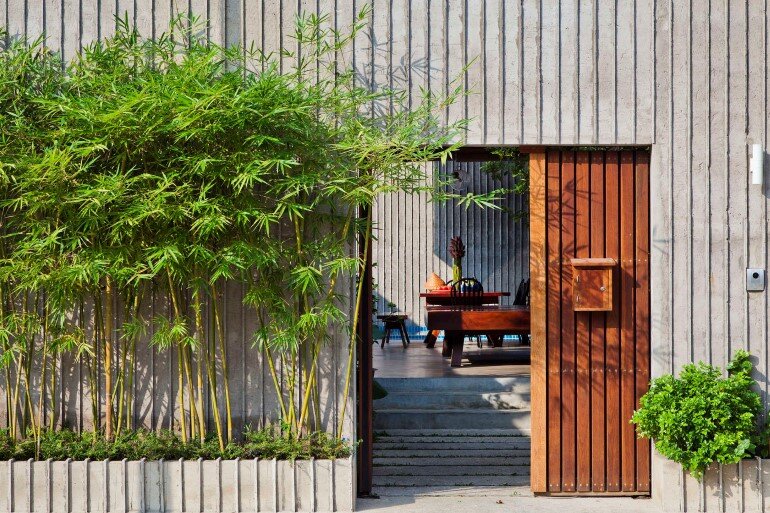 Tropical Suburb House - Revisits the Vernacular South East Asian Stilt House Typology (16)