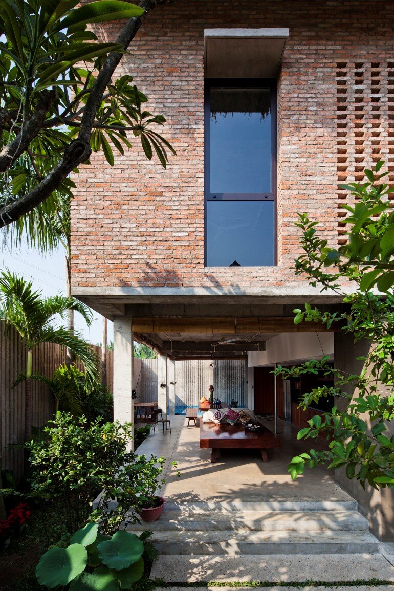 Tropical Suburb House - Revisits the Vernacular South East Asian Stilt House Typology (2)