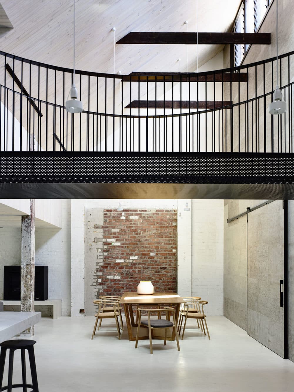 Conversion of an old industrial warehouse, Architects EAT