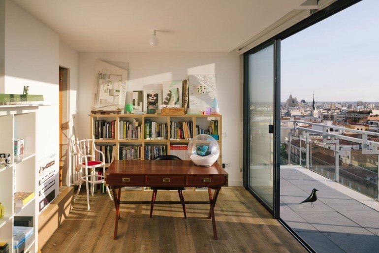 Attic House Situated in a Tower in the Center of Madrid (19)