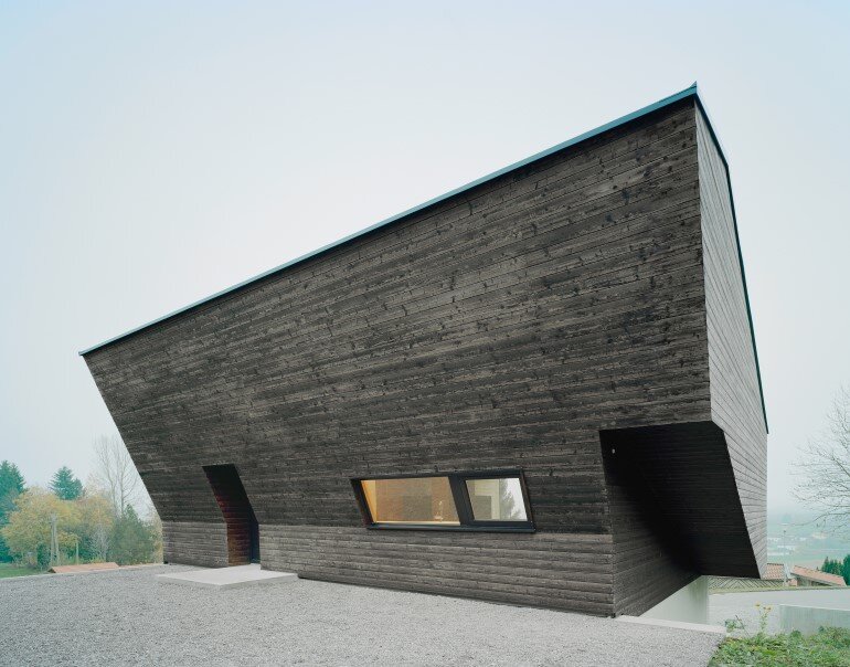 Haus P - Deep Black Holiday House for a Family of Eight (1)