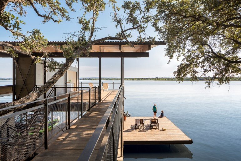 Lakeside House rises above the trees for 180-degree views (18)