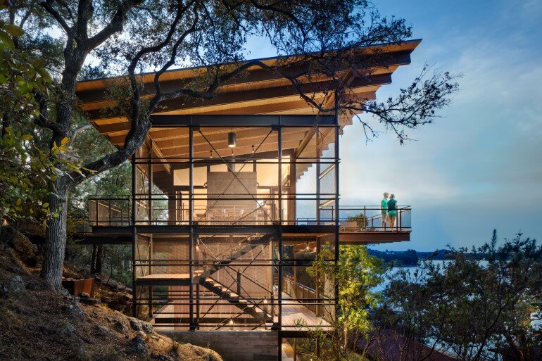 Lakeside House rises above the trees for 180-degree views (21)