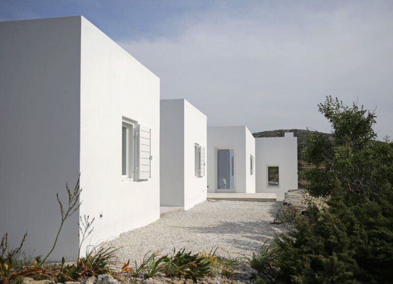 Modern and Minimalist House on the Island of Paros, Greece (2)