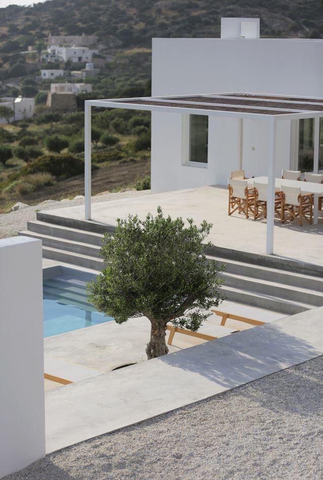 Modern and Minimalist House on the Island of Paros, Greece (6)