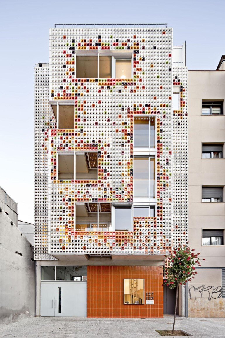 Multifamily Housing Designed with a Shiny Colorful Ceramic Facade (1)