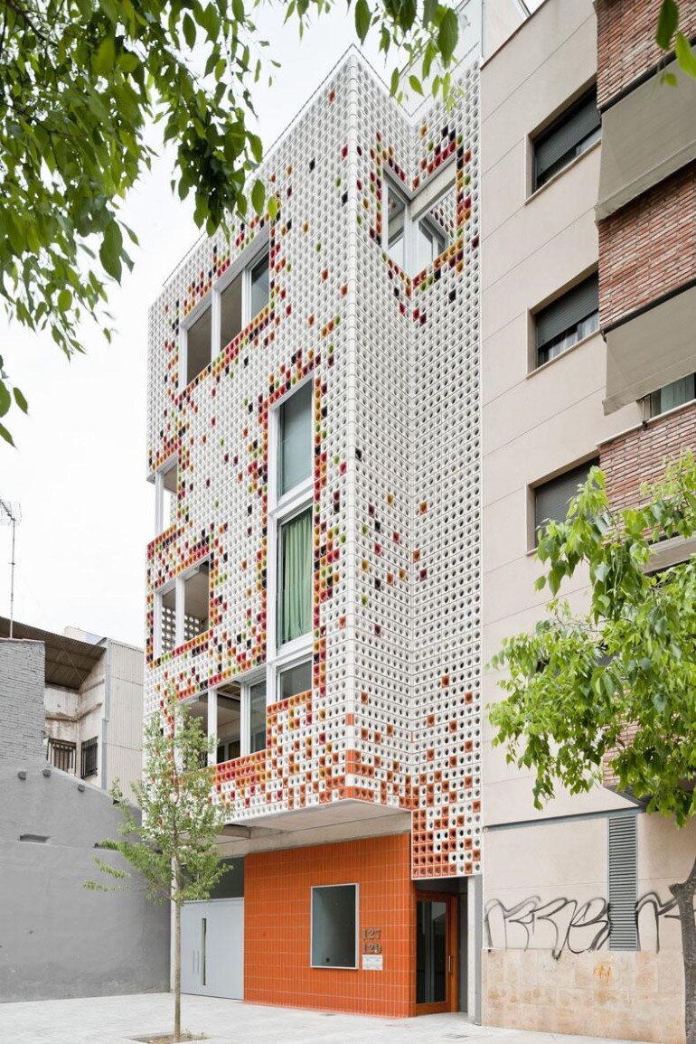 Multifamily Housing Designed with a Shiny Colorful Ceramic Facade (5)