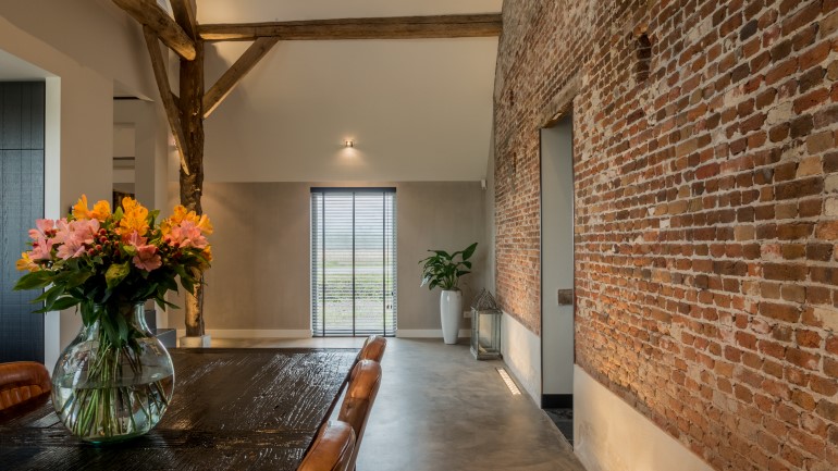 Old Dutch Farm Renovated with Preservation of Ancient Wooden Trusses (1)
