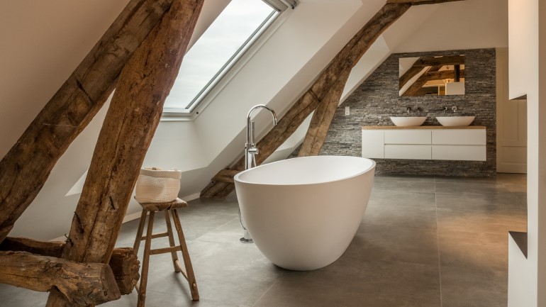 Old Dutch Farm Renovated with Preservation of Ancient Wooden Trusses (19)