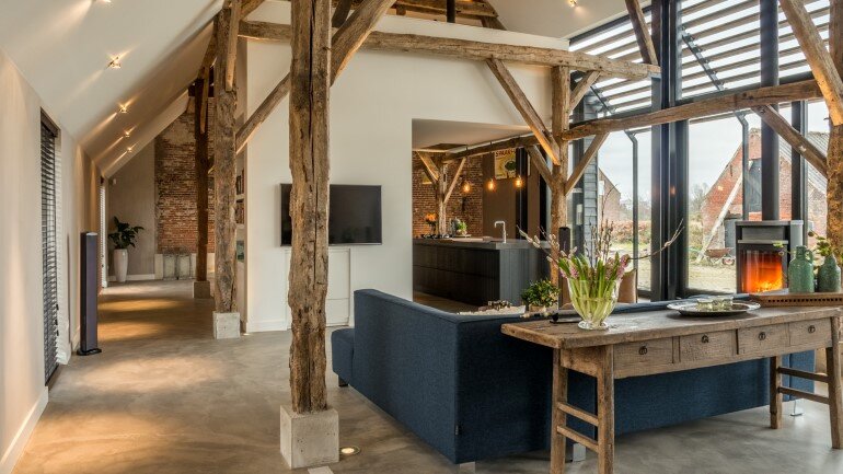 Old Dutch Farm Renovated with Preservation of Ancient Wooden Trusses (6)