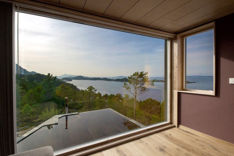 Straumsnes Holiday Cabin - Views Over a Norwegian Fjord 6
