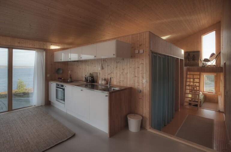 Studwork House with Beamed Ceilings - Skardsøya Cabin (4)