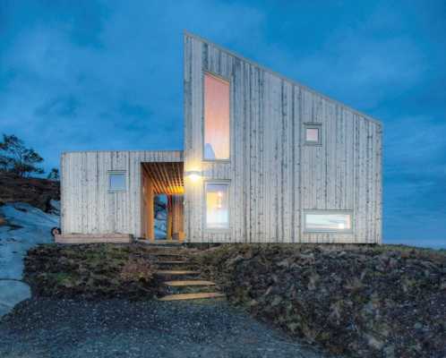 Studwork House with Beamed Ceilings – Skardsøya Cabin