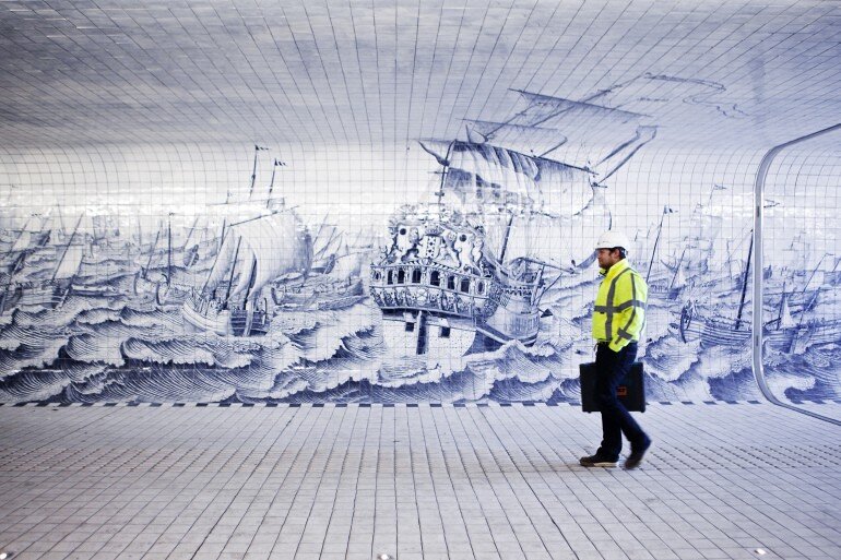 The Cuyperspassage at Amsterdam’s Central Station is Decorated with 80,000 Hand-Painted Tiles (3)
