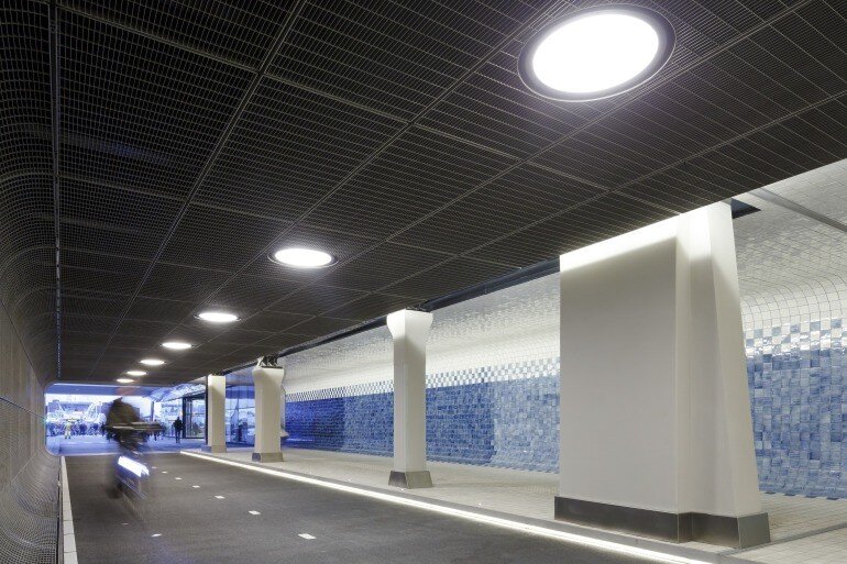 The Cuyperspassage at Amsterdam’s Central Station is Decorated with 80,000 Hand-Painted Tiles (6)