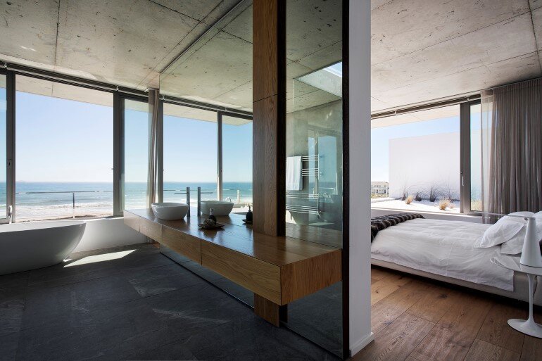 The Pearl Bay House is Modern, Minimal and Maximises the Sensational Ocean Views (13)
