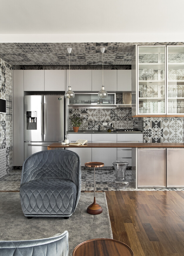 This Apartment Has a Kitchen Area Fully Clad with Porcelain Tiles (3)
