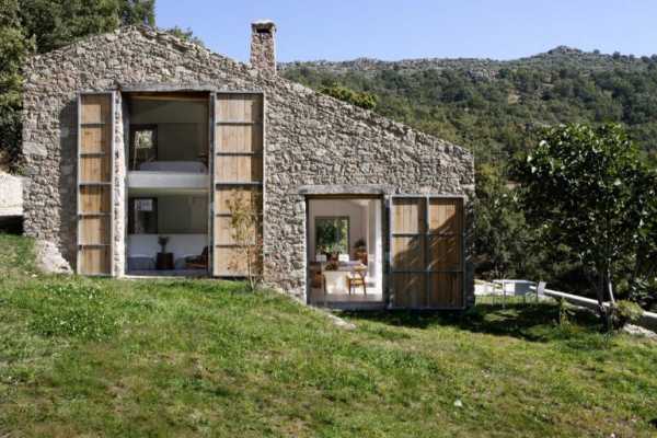 Abandoned Stable Converted into a Family Home