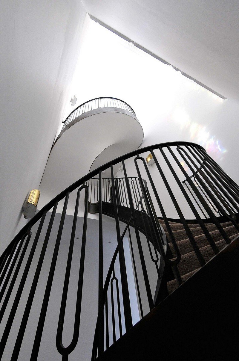 Cantilevered Helical Staircase with Gun Metal Finish (10)