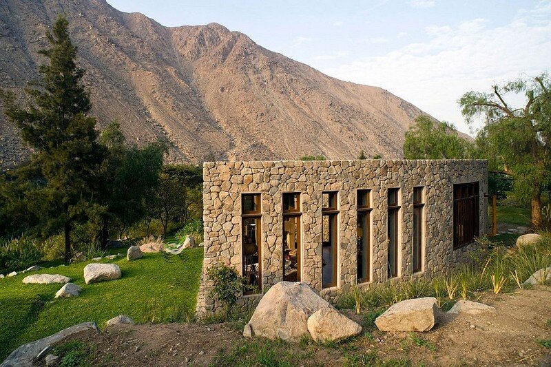 Chontay Stone House in Peru by Marina Vella Arquitectos (18)