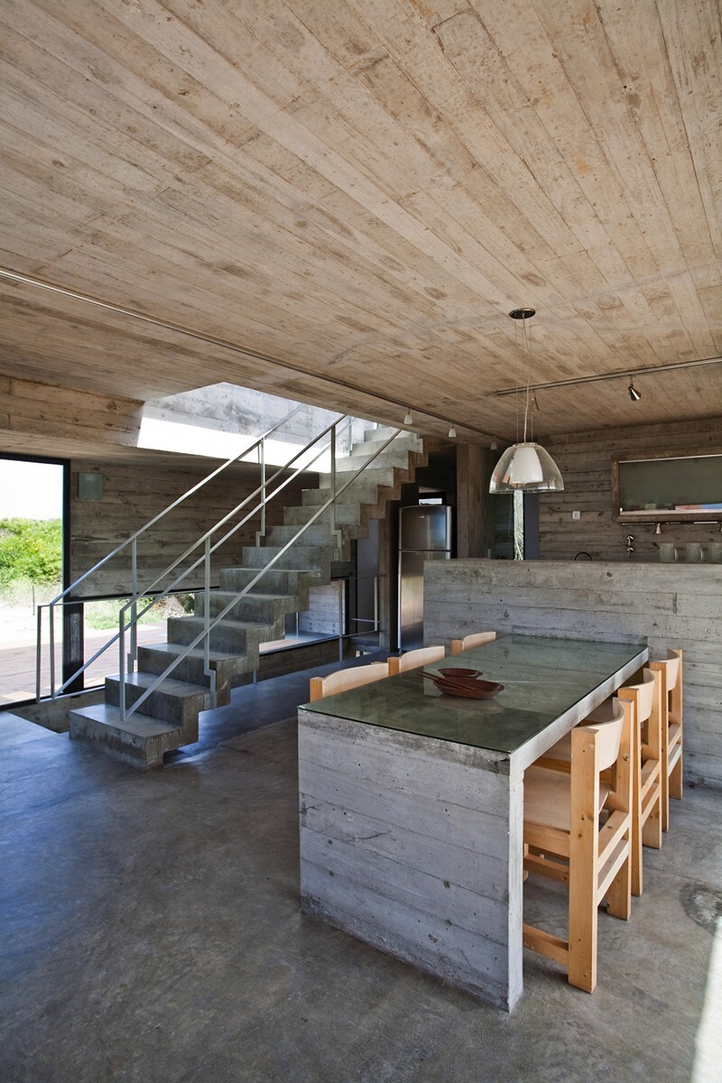 Concrete Beach House With Industrial Features (17)