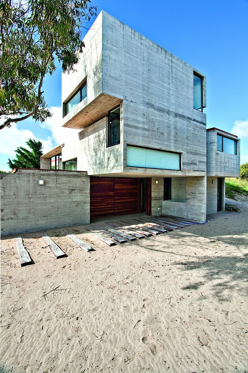 Concrete Beach House With Industrial Features (2)
