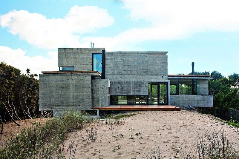 Concrete Beach House With Industrial Features (22)
