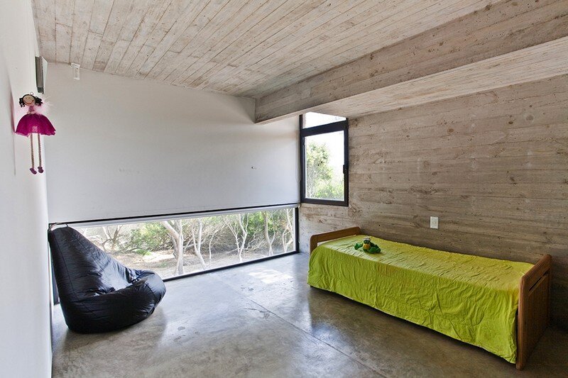 Concrete Beach House With Industrial Features (4)