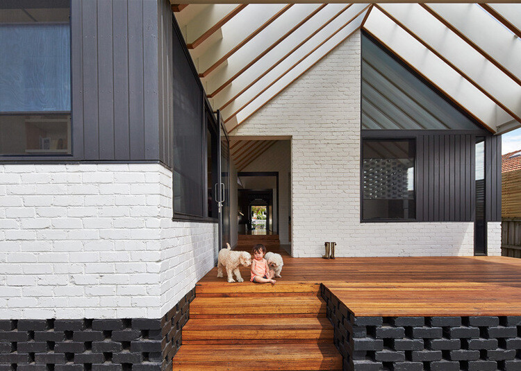 Hip and Gable House - Extension of a Californian Bungalow (2)