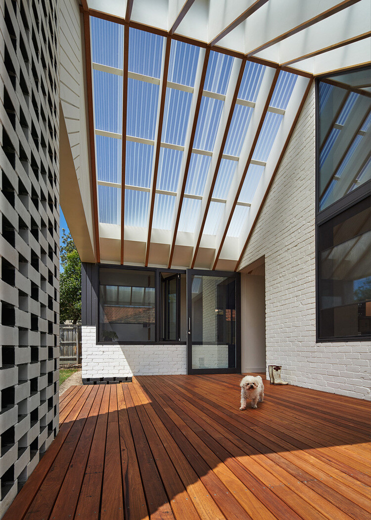 Hip and Gable House - Extension of a Californian Bungalow (3)
