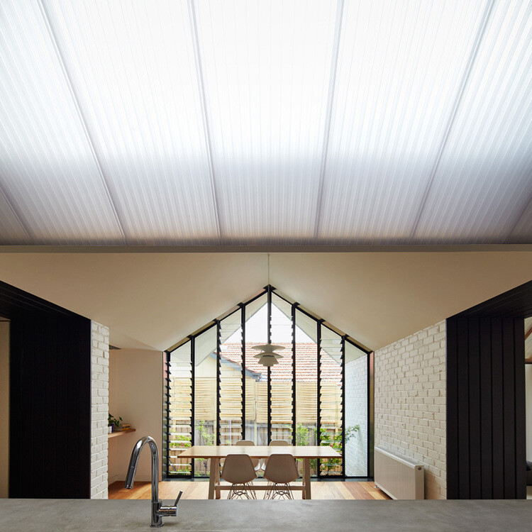 Hip and Gable House - Extension of a Californian Bungalow (4)