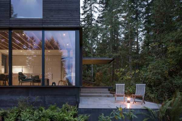 Little House Wrapped in Blackened Timber –  MW Works