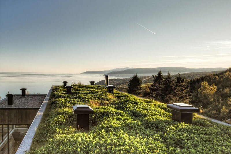 Malbaie V Residence is Fully Covered with a Green Roof (2)