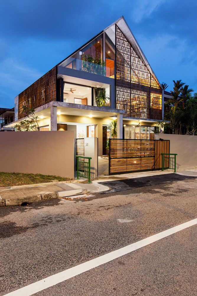 Reconstruction of a Small Bungalow House in Singapore (8)
