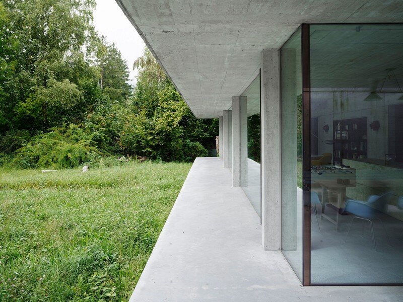 The Architecture of This Family House Combines Raw Concrete with Dark Wood (2)